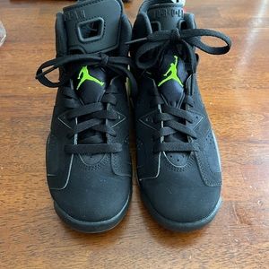 SOLD Boy's Grade School Air Jordan 6 Retro Electric Green sz.4Y